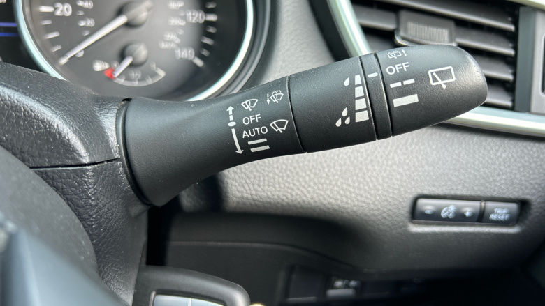 Nissan Qashqai 1.3 DiG-T Acenta Premium 5dr Petrol Hatchback